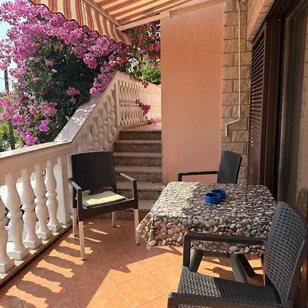 Ana Apartment *